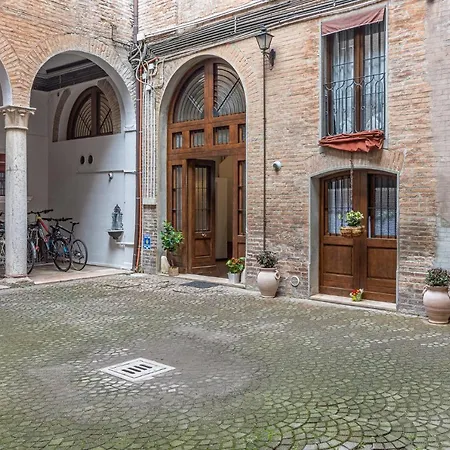 Apartamento Centro Elegant Duplex Ferrara